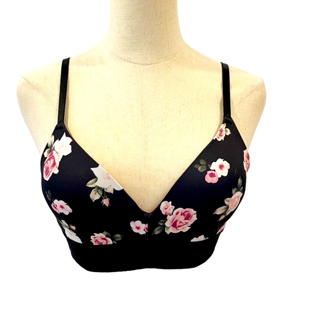 NWT. Victoria’s Secret PINK Lightly Lined Wireless Bra